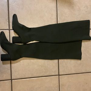 Size 7 small heel boots